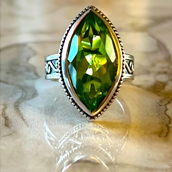 Chartreuse Quartz Ring - Picture 2 of 3